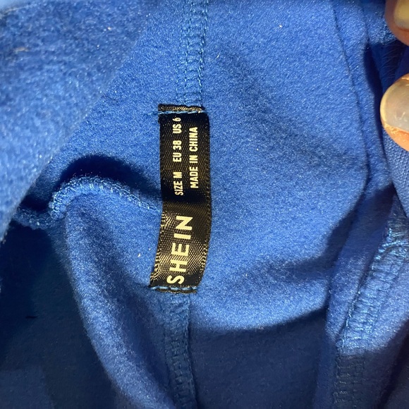 Shein Cropped Hoodie Size Medium (AO) - Picture 6 of 11